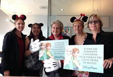 Cindy Charest, DSM de Walt Disney Parks & Resorts Canada & Suzanne Masson, Hélène Beauparlant, Hélène Mroin-Pichette et Louise Gagnon, de Voyages Robillard