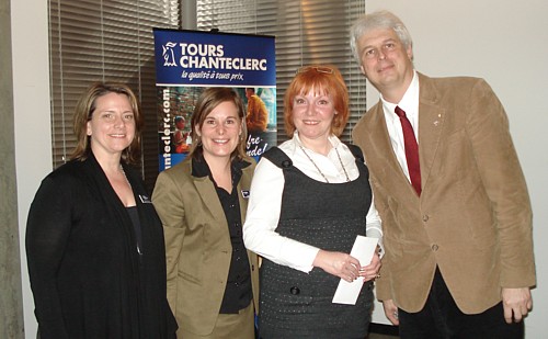 Sylvie Hauver représentante des ventes, Cristelle Cormier directrice des ventes, France Daigneault de Sears Brossard et Claude St-Pierre, VP directeur général de Tours Chanteclerc/Solbec.