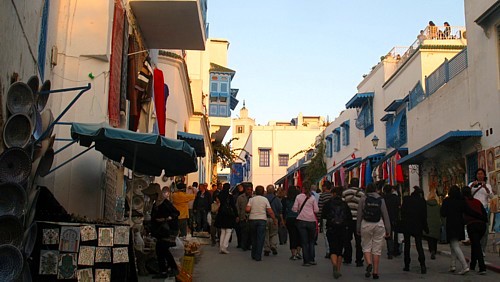 Le groupe, à la découverte du village de Sidi-Bou Saïd,  surnommé le village-balcon...