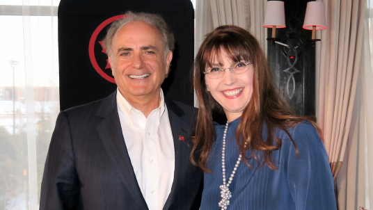 Calin Rovinescu, président et chef de la direction d'Air Canada et Lizabel Nitoi, CEO de Connect-RO