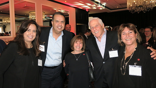 Sarita et Kit Sawhney de Voyages Cortravco; Elisabeth Ohayon d'Air Canada; Eli Cohen de Voyages gam sps et Debbiie Legroulx d'Air Canada