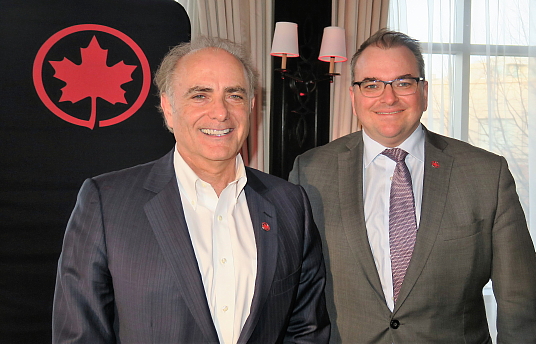 Calin Rovinescu, président et chef de la direction et David Rheault, directeur Affaires gouvernementales et relations avec les collectivités d'Air Canada