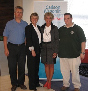 Robert et Thierry Juan, ainsi que Danielle Durocher, Directeur Régional – programme des Associés CWT Québec et Louise Gardiner, Directeur Loisirs Canada