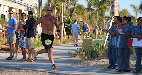 Le Club Med de Sandpiper est l'hôte de nombreuses courses et championnat de triathlon. Samedi dernier, tout le personnel - dont Xavier Mufraggi (à gauche)- encourageait les coureurs.