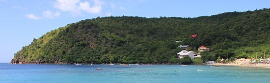 La plage d'Anse d'Arlets, populaire pour la baignade et le snorkeling.