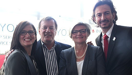 Lina d'Eramo, directrice des ventes Delta/Air France/KLM/Alitalia; Louis Gosselin, Directeur des ventes Westjet marchés hors-Canada; Lucie Bureau, Directrice développement services aériens pour ADM et Fabien Pelous, VP et Directeur général Air France/KLM pour le Canada .