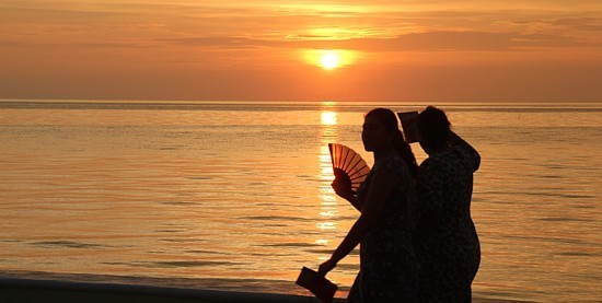 Le coucher du soleil sur la promenade qui borde le golfe (le "Malecon") à Campeche.