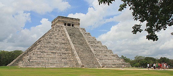 Le temple principal de Chichen Itza, sur lequel se produit un phénomène unique, aux différents solstices.