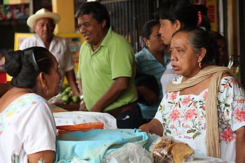 Une visite dans un petit marché près de Mérida