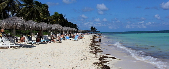 Plage de l'hôtel Las Brisas à Santa Lucia