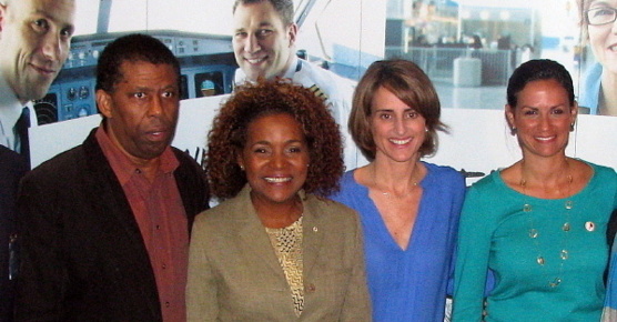 L'écrivain Dany Laferrière, Michaelle Jean envoyée spéciale de l'UNESCO pour Haïti; Annick Guérard, directrice générale de Transat Tours Canada et Stéphanie Balmir Villedrouin, ministre du Tourisme d'Haïti