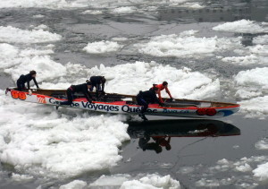 Groupe Voyages Quebec commanditaire d'une équipe féminine de canot à glace 