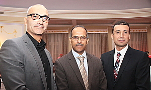 Grégoire Derohanessian, de Jolivac Tours, Khaled Trabelsi, directeur général adjoint de l'ONTT et Néji Gouider, représentant de l'ONTT au Canada.