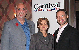 Justin French, managing directeur ventes internationales, Lynne Saint-Jean, directrice développement des affaires Québec et Maritimes et Willy Beumer directeur ventes internationales de Carnival