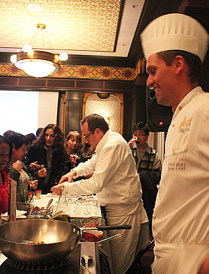 Les participants ont pu goûter les bouchées du chef Lionel Levy.