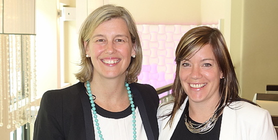 Marie-Josée Carrière, superviseure marketing et Sophie Lessard, gérante principale des ventes du Groupe de Voyages Sunwing au Québec