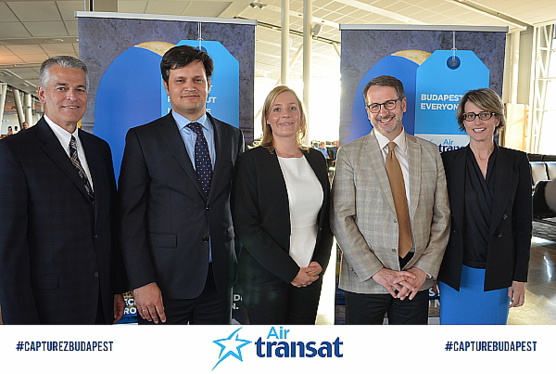 Pierre-Paul Pharand, Aéroports de Montréal Katalin Langer, Hungarian National Tourism Office; Balint Odor, Ambassade de la Hongrie au Canada; Jean-François Lemay, Air Transat et Annick Guérard, Transat Tours Canada.