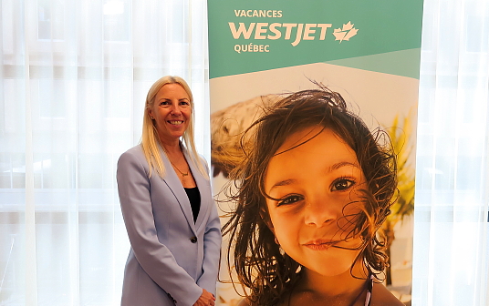 La vice-présidente du Groupe de Vacances Sunwing, Québec, Lyne Chayer, annonce le lancement de Vacances Westjet Québec
