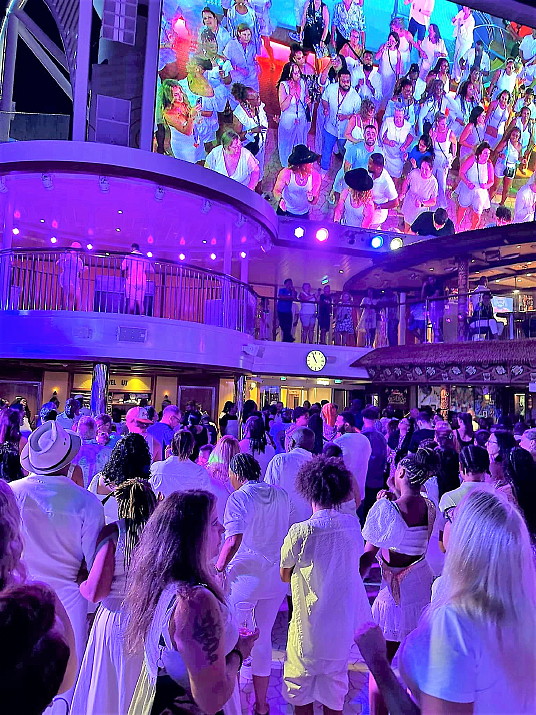 Croisières Encore par Voyages TravelBrands met le cap sur le succès avec un 9e événement SeaU à bord du Carnival Celebration.