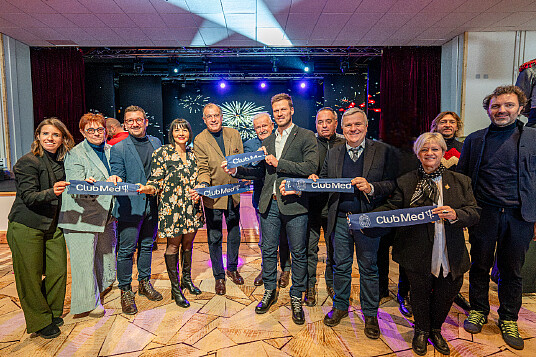 De gauche à droite : Marine Michel, Agnès Rossi, Arnaud Murgia, Dalila Zane, Henri Giscard d’Estaing, Jean Marie Bernard, Émeric Salle, Éric Peythieu, Jean-Michel Arnaud, Valérie Rossi, Laurent Maugoust (Architecte d'intérieur), Yvan Chaix