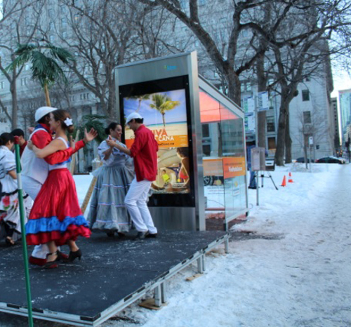 Un abribus de Montréal transformé en paradis tropical 