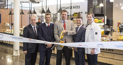 Étaient présents à l'inauguration, de gauche à droite : Philippe Rainville, président-directeur général d'Aéroports de Montréal; Gianmario Tondato da Ruos, directeur general Autogrill; Steve Johnson, président-directeur general HMSHost; John Pekka Woods, directeur culinaire HMSHost. (Groupe CNW/Aéroports de Montréal)