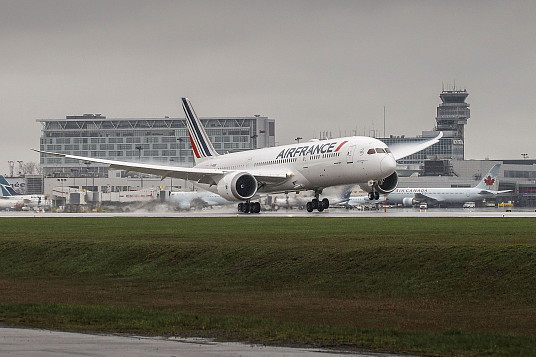 Le B787 d’Air France prend son envol entre Montréal et Paris !