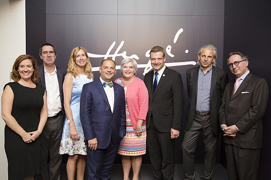 Plus de 1 700 personnes ont assisté à l’inauguration de l’exposition Hergé à Québec au Musée de la civilisation, le mardi 20 juin 2017, en présence des dignitaires suivants : Debbie Cabana, directrice marketing Air Transat, Benoit Rutten, délégué de la Wallonie-Bruxelles à Québec, Julie Lemieux, vice-présidente du comité exécutif de la Ville de Québec, Stéphan La Roche, directeur général du Musée de la civilisation, Margaret F. Delisle, présidente du conseil d’administration du Musée de la civilisation, Luc Fortin, ministre de la Culture et des Communications du Québec, Nick Rodwell, administrateur délégué de la Société Moulinsart, et l’ambassadeur de Belgique au Canada, Son Excellence Raoul Delcorde.