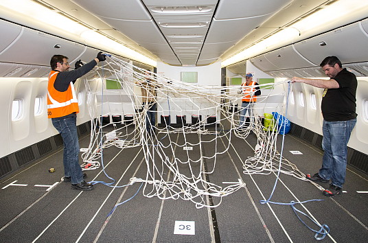 Air Canada reconfigure les cabines passagers de trois avions pour transporter plus de fournitures et de marchandises essentielles