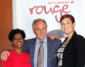 Mireille Moutou, chef de secteur ventes; Guy Marchand directeur général des ventes pour l'Est du Canada de V.A.C. et Alexie Deschênes, chef commercial régional d'Air Canada