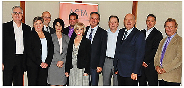 Le conseil d’administration de l’ACTA: Lindsay Pearlman, Mary Jane Hiebert, David Elmy, Sharon Kaendo, Monique Audet, Mike Thompson, Robert Durant, Mike Foster, David McCaig, Andrew Enns et Arend Roos (absents : Doug Boyd et Marilyn Long)