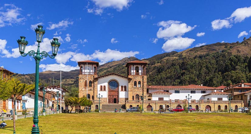 L'église Chacas Matriz, construite au XVIIIe siècle, est l'un des chefs-d'œuvre de l'architecture andine. Crédit: Shutterstock.