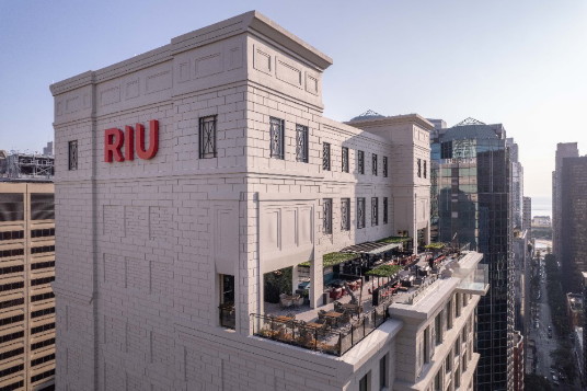 RIU vous rapproche du ciel de Chicago avec l'ouverture d'un rooftop spectaculaire