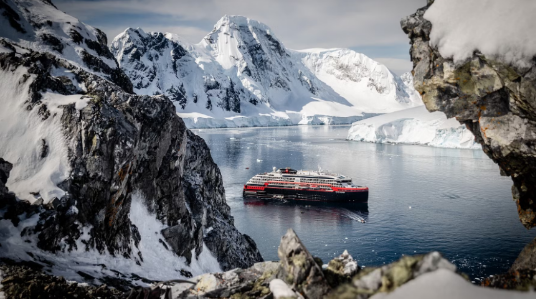 HX Lance avec une université le premier programme mondial permettant d'éduquer les passagers sur l'Antarctique