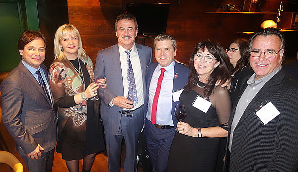 Robert Trudeau d'Air Canada, Cristinela et Marc Ancuta de Celebrity Tours, François Choquette d'Air Canada, Jasmine Brien et Louis Chartier de Voyages Chartier