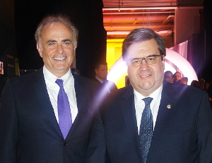 Calin Rovinescu, président et chef de la direction d'Air Canada en compagnie du maire de Montréal, Denis Coderre