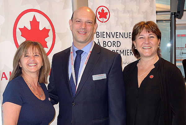 Elizabeth Ohayon, Umberto Vari et Debbie Legroulx d'Air Canada